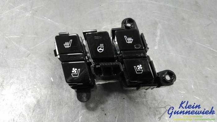 Używane Przelacznik Kia Sportage Cena € 75,00 Procedura marży oferowane przez Klein Gunnewiek Autodemontage & Motorentechniek