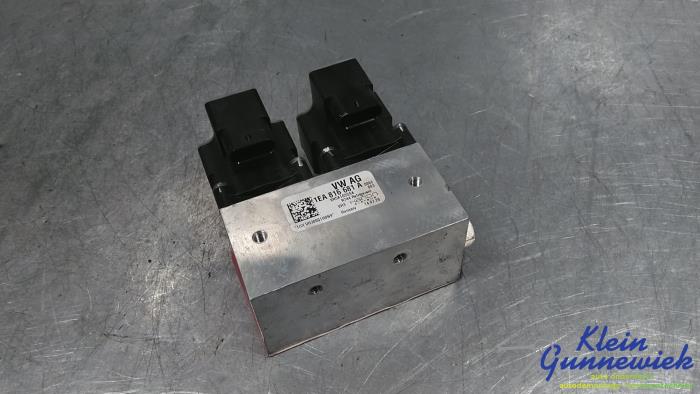 Usagé Valve d'expansion clim Volkswagen ID.3 Prix € 141,00 Règlement à la marge proposé par Klein Gunnewiek Autodemontage & Motorentechniek
