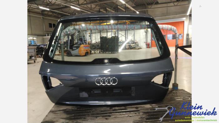 Używane Tylna klapa Audi A4 Cena € 225,00 Procedura marży oferowane przez Klein Gunnewiek Autodemontage & Motorentechniek