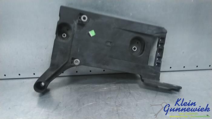 Begagnade Batterilåda Skoda Octavia Pris € 20,00 Marginaltabell erbjuds av Klein Gunnewiek Autodemontage & Motorentechniek