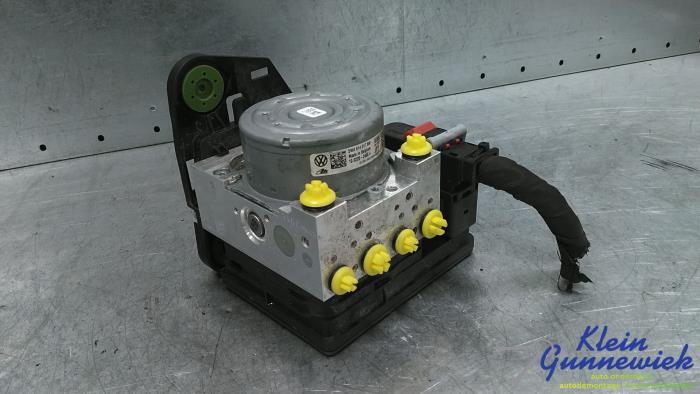 Used ABS pump Skoda Octavia Price € 236,00 Margin scheme offered by Klein Gunnewiek Autodemontage & Motorentechniek