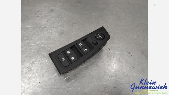 Usados Interruptor combinado de ventanillas BMW 1-Serie Precio € 65,00 Norma de margen ofrecido por Klein Gunnewiek Autodemontage & Motorentechniek