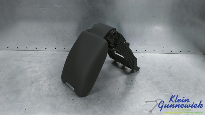 Begagnade Armstöd Volvo V60 Pris € 45,00 Marginaltabell erbjuds av Klein Gunnewiek Autodemontage & Motorentechniek