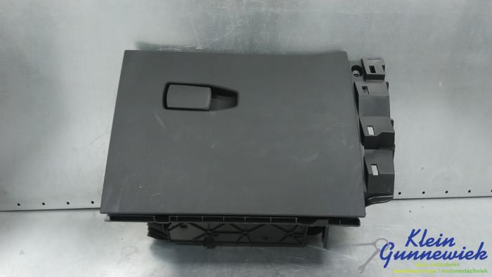 Begagnade Handskfack BMW 1-Serie Pris € 125,00 Marginaltabell erbjuds av Klein Gunnewiek Autodemontage & Motorentechniek
