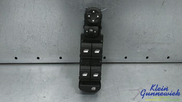 Usados Interruptor combinado de ventanillas Opel Corsa Precio € 49,00 Norma de margen ofrecido por Klein Gunnewiek Autodemontage & Motorentechniek
