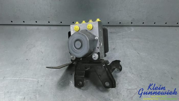 Begagnade ABS-pump Peugeot 108 Pris € 20,00 Marginaltabell erbjuds av Klein Gunnewiek Autodemontage & Motorentechniek