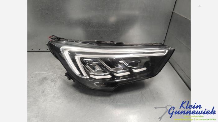 Używane Reflektor prawy Opel Crossland X Cena € 425,00 Procedura marży oferowane przez Klein Gunnewiek Autodemontage & Motorentechniek