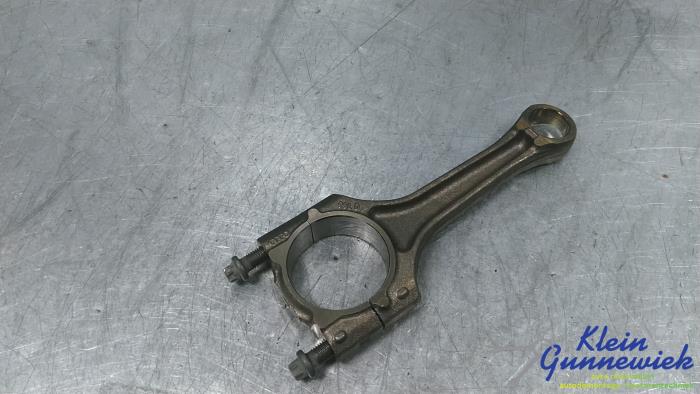 Begagnade Vevstake Volkswagen Passat Pris € 44,00 Marginaltabell erbjuds av Klein Gunnewiek Autodemontage & Motorentechniek
