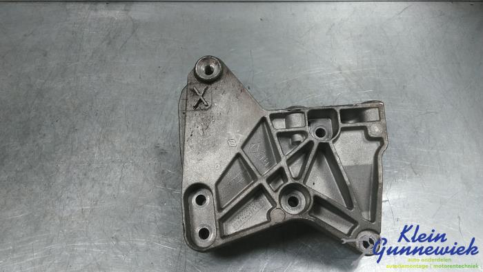 Used Engine mount Renault Megane Price € 30,00 Margin scheme offered by Klein Gunnewiek Autodemontage & Motorentechniek