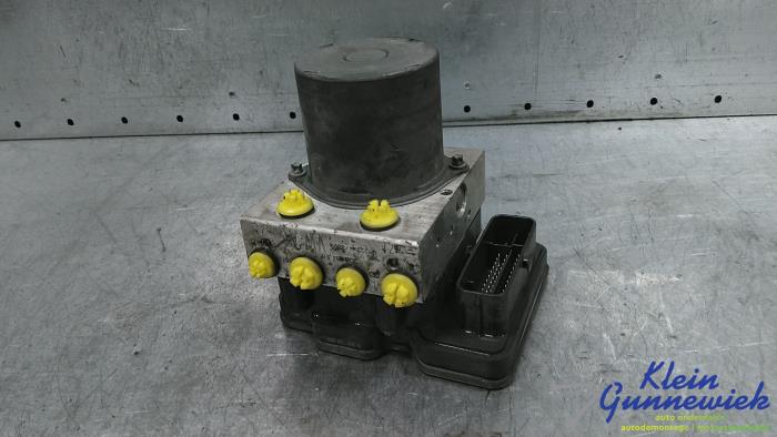 Używane Pompa ABS Volkswagen Polo Cena € 128,00 Procedura marży oferowane przez Klein Gunnewiek Autodemontage & Motorentechniek