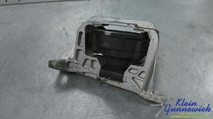 Engine mount from a Ford Focus 2015