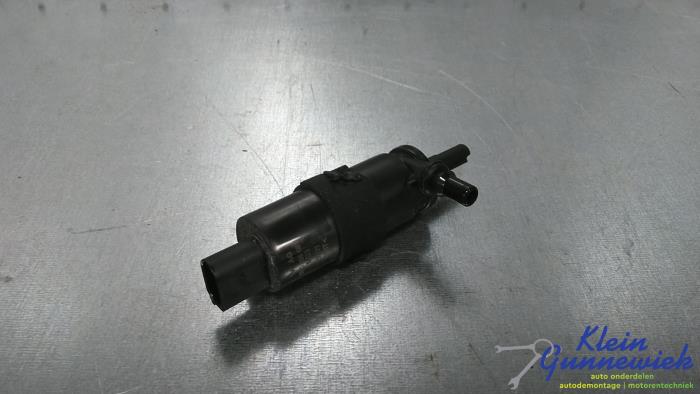 Używane Pompa spryskiwacza reflektorów Audi E-Tron Cena € 21,00 Procedura marży oferowane przez Klein Gunnewiek Autodemontage & Motorentechniek