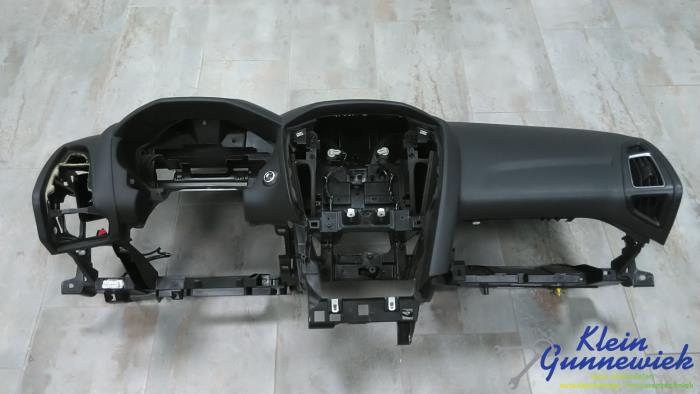 Usados Salpicadero Ford Focus Precio € 206,00 Norma de margen ofrecido por Klein Gunnewiek Autodemontage & Motorentechniek