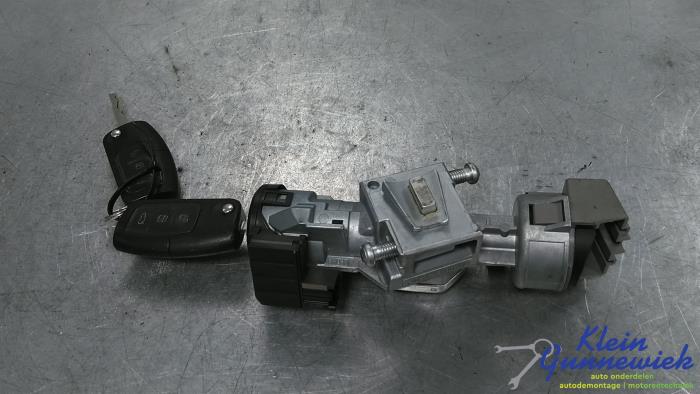 Używane Stacyjka + Kluczyk Ford S-Max Cena € 50,00 Procedura marży oferowane przez Klein Gunnewiek Autodemontage & Motorentechniek