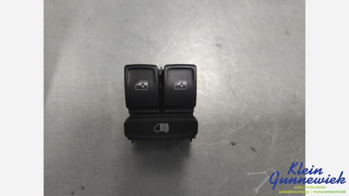 Usados Interruptor combinado de ventanillas Volkswagen Caddy Precio € 20,00 Norma de margen ofrecido por Klein Gunnewiek Autodemontage & Motorentechniek