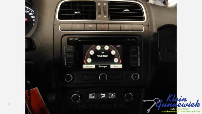 Używane System nawigacji Volkswagen Polo Cena € 76,00 Procedura marży oferowane przez Klein Gunnewiek Autodemontage & Motorentechniek