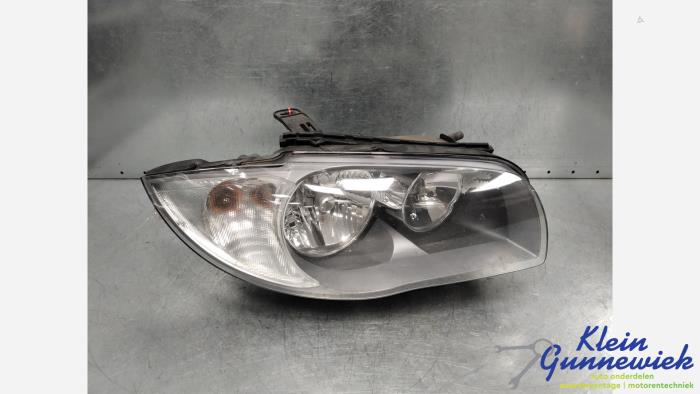 Używane Reflektor prawy BMW 1-Serie Cena € 80,00 Procedura marży oferowane przez Klein Gunnewiek Autodemontage & Motorentechniek