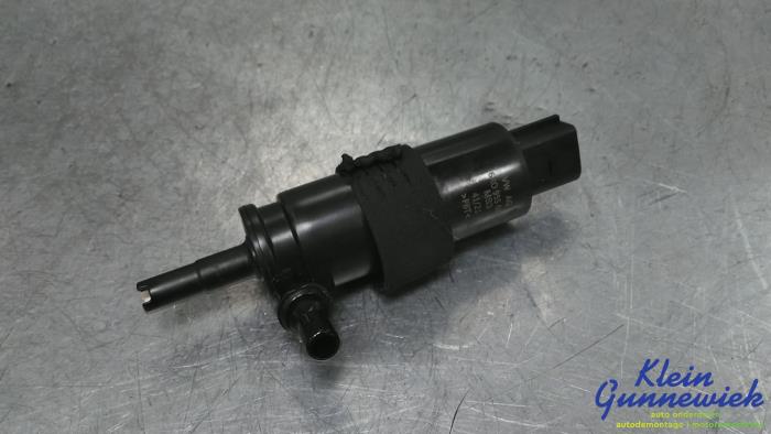 Używane Pompa spryskiwacza reflektorów Audi E-Tron Cena € 21,00 Procedura marży oferowane przez Klein Gunnewiek Autodemontage & Motorentechniek