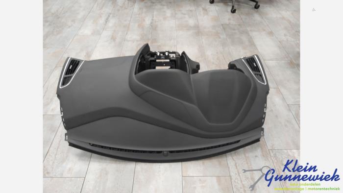 Używane Panel Ford Focus Cena € 345,00 Procedura marży oferowane przez Klein Gunnewiek Autodemontage & Motorentechniek