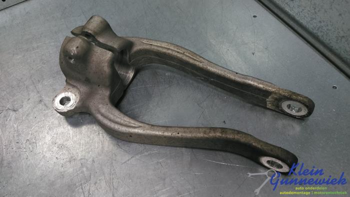 Lower shock bracket
