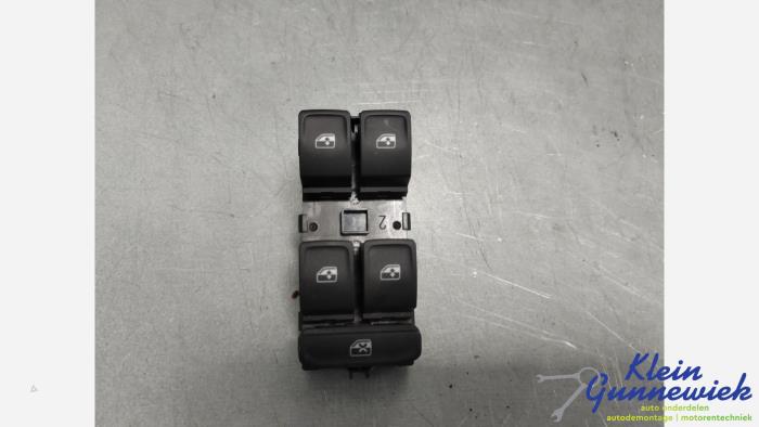 Usados Interruptor combinado de ventanillas Volkswagen Polo Precio € 25,00 Norma de margen ofrecido por Klein Gunnewiek Autodemontage & Motorentechniek