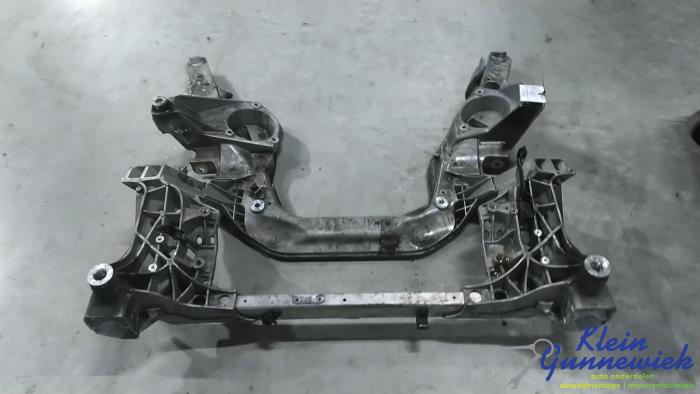 Begagnade Underram BMW 7-Serie Pris € 147,00 Marginaltabell erbjuds av Klein Gunnewiek Autodemontage & Motorentechniek