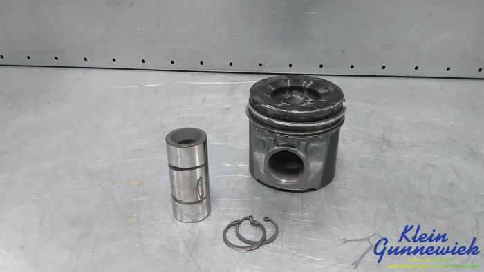 Usados Pistón Iveco New Daily Precio € 59,00 Norma de margen ofrecido por Klein Gunnewiek Autodemontage & Motorentechniek