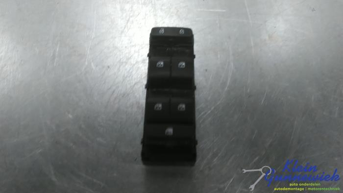 Usados Interruptor combinado de ventanillas Hyundai Tucson Precio € 75,00 Norma de margen ofrecido por Klein Gunnewiek Autodemontage & Motorentechniek