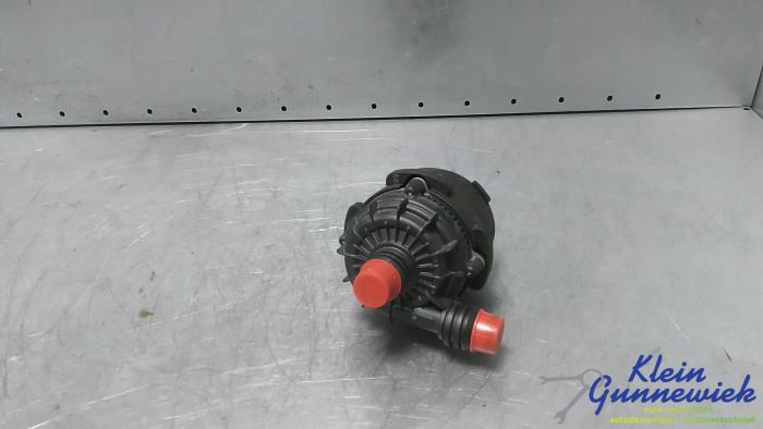 Begagnade Vattenpump BMW X5 Pris € 187,00 Marginaltabell erbjuds av Klein Gunnewiek Autodemontage & Motorentechniek