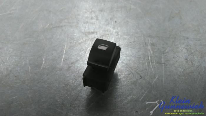 Usados Interruptor de ventanilla eléctrica Opel Combo Precio € 15,00 Norma de margen ofrecido por Klein Gunnewiek Autodemontage & Motorentechniek