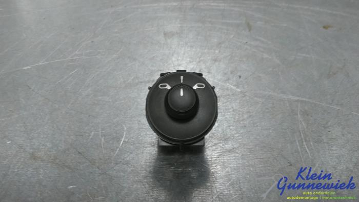 Usados Interruptor de retrovisor Opel Combo Precio € 20,00 Norma de margen ofrecido por Klein Gunnewiek Autodemontage & Motorentechniek