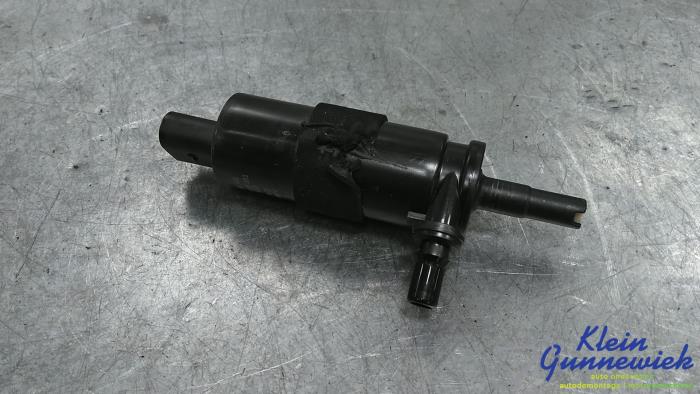 Używane Pompa spryskiwacza reflektorów Audi E-Tron Cena € 21,00 Procedura marży oferowane przez Klein Gunnewiek Autodemontage & Motorentechniek