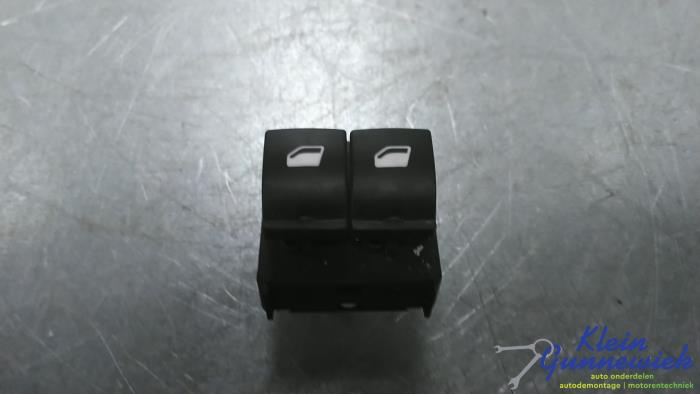 Usados Interruptor combinado de ventanillas Opel Combo Precio € 25,00 Norma de margen ofrecido por Klein Gunnewiek Autodemontage & Motorentechniek