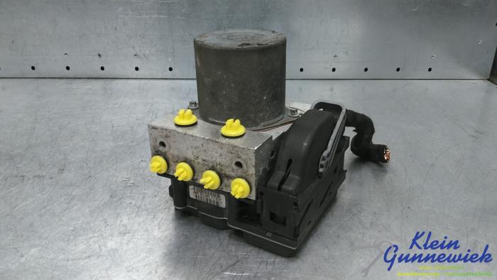 Used ABS pump Mercedes B-Klasse Price € 70,00 Margin scheme offered by Klein Gunnewiek Autodemontage & Motorentechniek