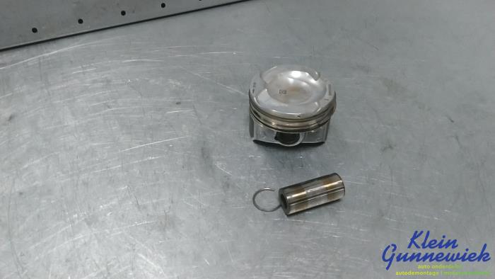 Usagé Piston Mercedes A-Klasse Prix € 95,00 Règlement à la marge proposé par Klein Gunnewiek Autodemontage & Motorentechniek