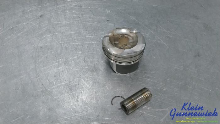Usados Pistón Mercedes A-Klasse Precio € 95,00 Norma de margen ofrecido por Klein Gunnewiek Autodemontage & Motorentechniek
