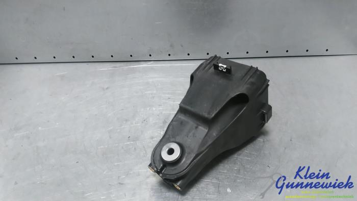 Used Engine mount Mercedes C-Klasse Price € 36,00 Margin scheme offered by Klein Gunnewiek Autodemontage & Motorentechniek