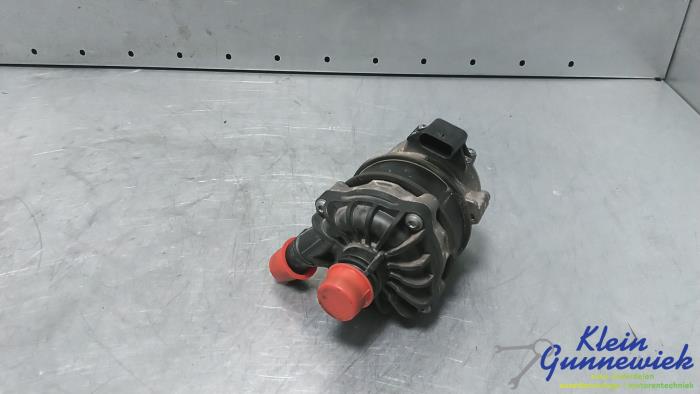 Begagnade Vattenpump Volvo XC90 Pris € 50,00 Marginaltabell erbjuds av Klein Gunnewiek Autodemontage & Motorentechniek