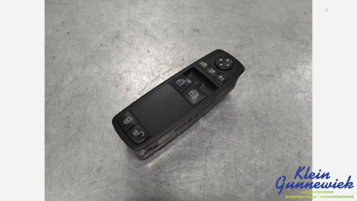 Usados Interruptor combinado de ventanillas Mercedes B-Klasse Precio € 30,00 Norma de margen ofrecido por Klein Gunnewiek Autodemontage & Motorentechniek