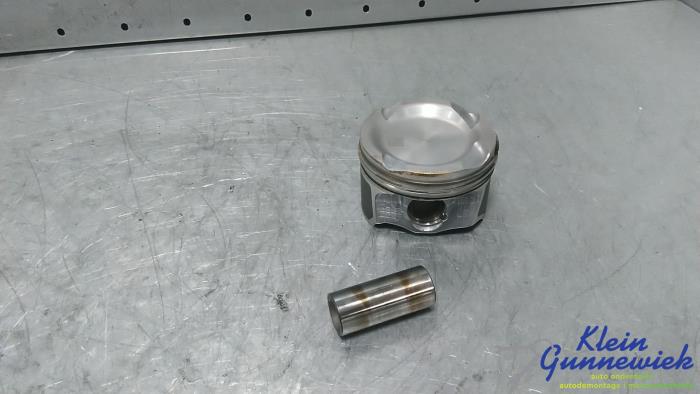 Used Piston Mercedes B-Klasse Price € 75,00 Margin scheme offered by Klein Gunnewiek Autodemontage & Motorentechniek
