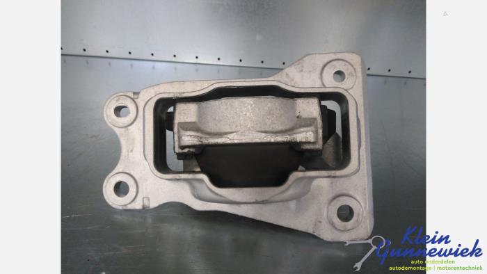Used Engine mount Volvo XC90 Price € 44,00 Margin scheme offered by Klein Gunnewiek Autodemontage & Motorentechniek