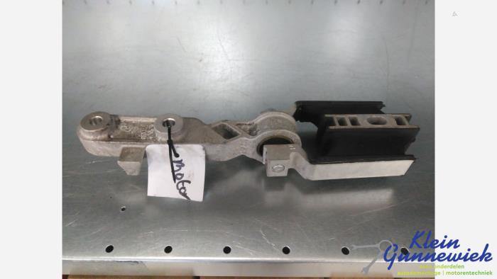 Used Engine mount Volvo XC90 Price € 31,00 Margin scheme offered by Klein Gunnewiek Autodemontage & Motorentechniek