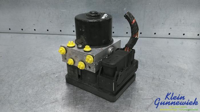 Używane Pompa ABS Volvo V50 Cena € 44,00 Procedura marży oferowane przez Klein Gunnewiek Autodemontage & Motorentechniek