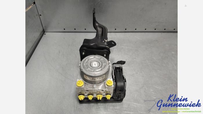 Używane Pompa ABS Ford Transit Cena € 185,00 Procedura marży oferowane przez Klein Gunnewiek Autodemontage & Motorentechniek