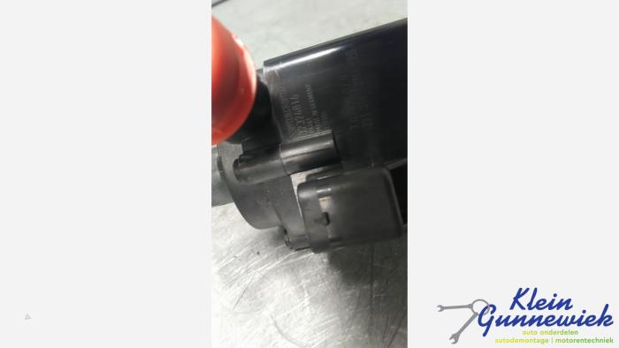 Water pump Volvo XC90 - 32324816