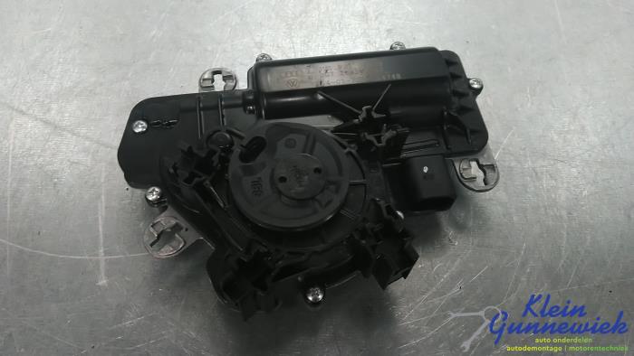 Używane Silnik rygla tylnej klapy Audi E-Tron Cena € 22,00 Procedura marży oferowane przez Klein Gunnewiek Autodemontage & Motorentechniek