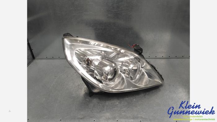 Używane Reflektor prawy Opel Vectra Cena € 195,00 Procedura marży oferowane przez Klein Gunnewiek Autodemontage & Motorentechniek