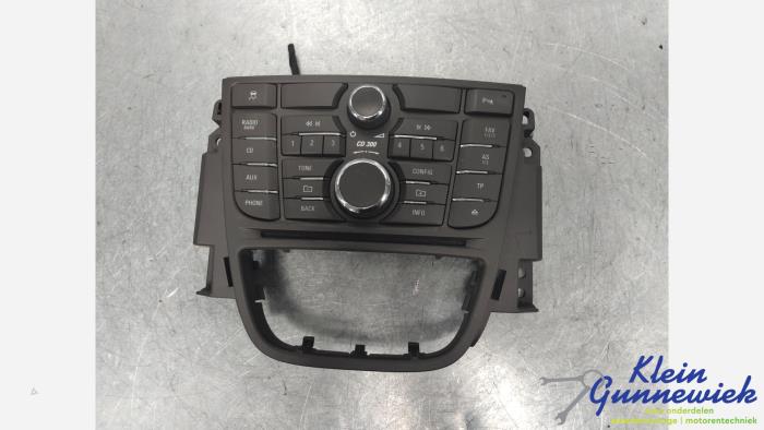 Używane Panel obslugi radia Opel Meriva Cena € 50,00 Procedura marży oferowane przez Klein Gunnewiek Autodemontage & Motorentechniek