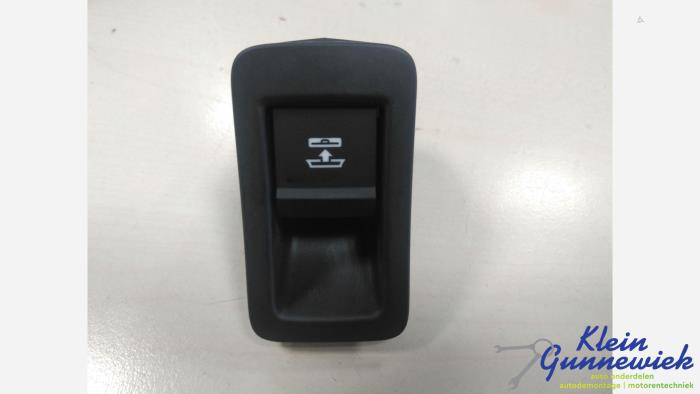 Używane Sterowanie dachu cabrio Audi A5 Cena € 20,00 Procedura marży oferowane przez Klein Gunnewiek Autodemontage & Motorentechniek