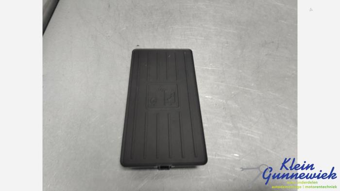 Begagnade Telefonmodul Audi S8 Pris € 62,00 Marginaltabell erbjuds av Klein Gunnewiek Autodemontage & Motorentechniek